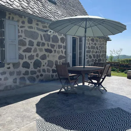 Maison Typique Auvergnate Semesterbostad *
