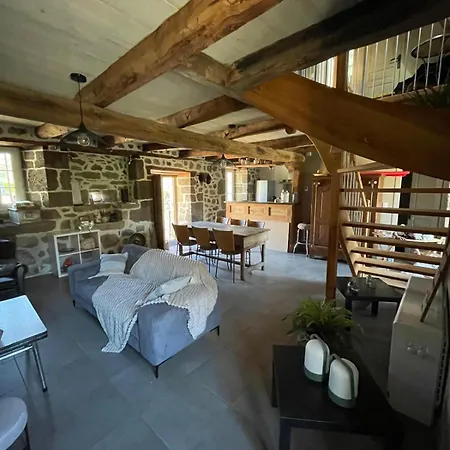 Semesterbostad Maison Typique Auvergnate Raulhac